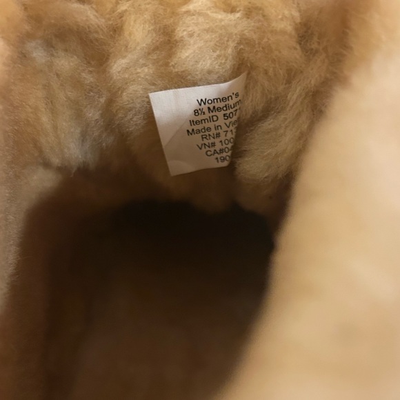 L.L. Bean Mountainside Shearling Sheepskin Suede Boots in women’s size 8.5 - Picture 7 of 7